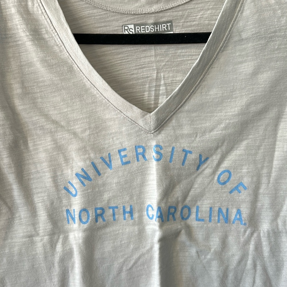 UNC Chapel Hill Carolina Tarheels Size Large V Neck Shirt (by Redshirt)